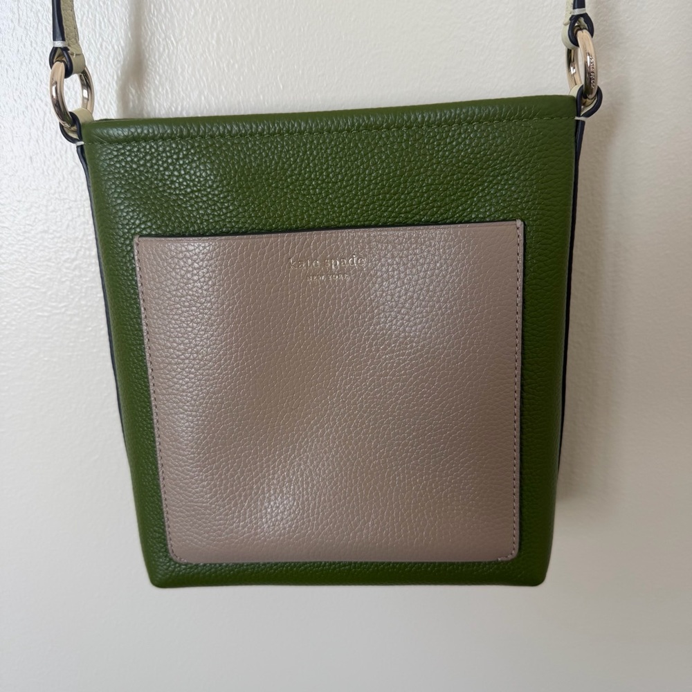 KATE SPADE AVA SWINGPACK in Jungle Vine Multi